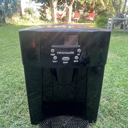 Frigidaire Ice Maker N Water Dispenser 