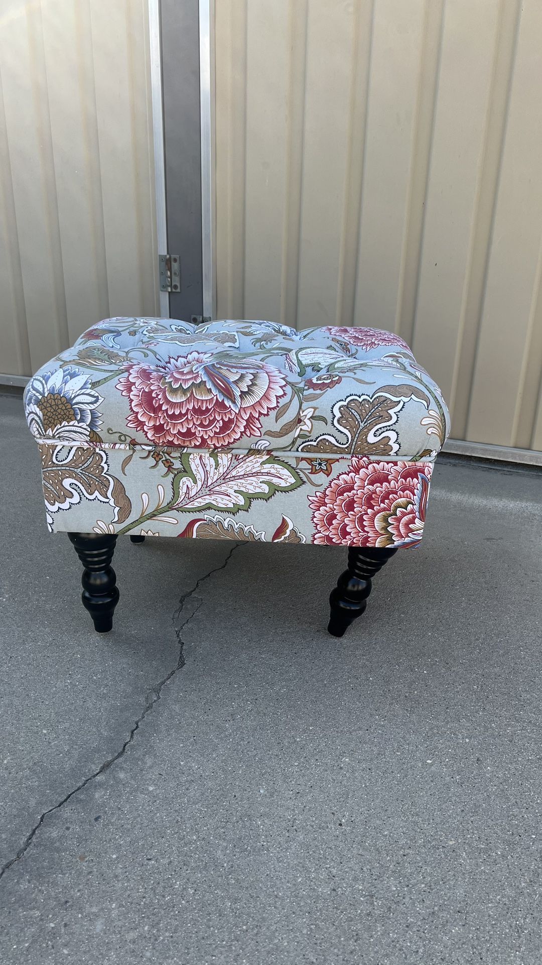 20’’ Tufted Ottoman- Vanity Ottoman Stool 