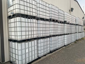 Tote containers
