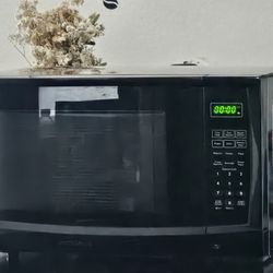 Insignia Microwave Black