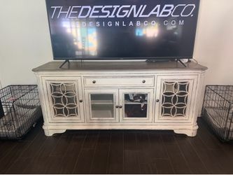 Farmhouse TV stand *** TV IS NOT FOR SALE***