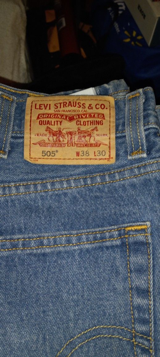 For sale 3 Vintage  men Blue Jeans , 1 Levi's 505, 2 Arizona jeans, size 38.