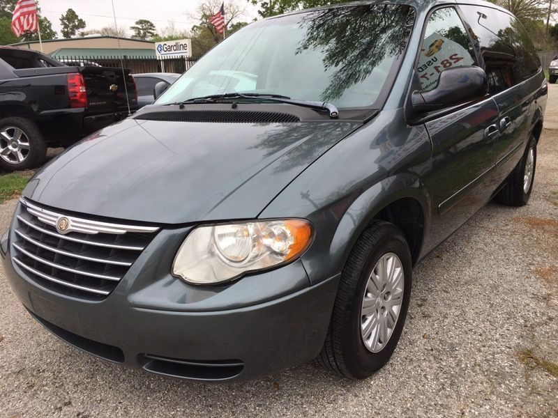 2005 Chrysler Town & Country 106k miles