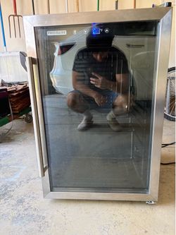 Frigidaire Mini Fridge for drinks Beverage Center model
