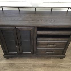 Beautiful cabinet, Like new