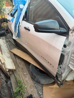 2018-2024 Chevrolet equinox driver side and passenger side front door