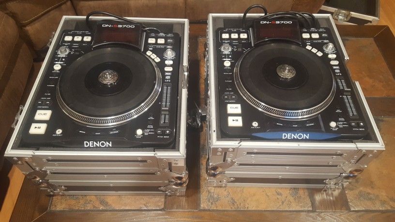 Denon DNS 3700 CDJ 9 Inch Vinyl Motorized Platter W/Road Cases