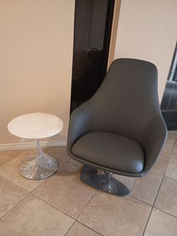 Elegant Leather Swivel Chair and Bernhardt Side Tablet Set