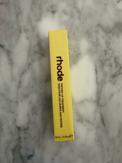 Rhode peptide lip treatment