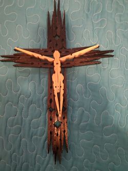 Wood cloths pin cross