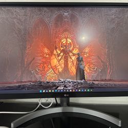 27” 4K UHD Monitor - Very Good Condition