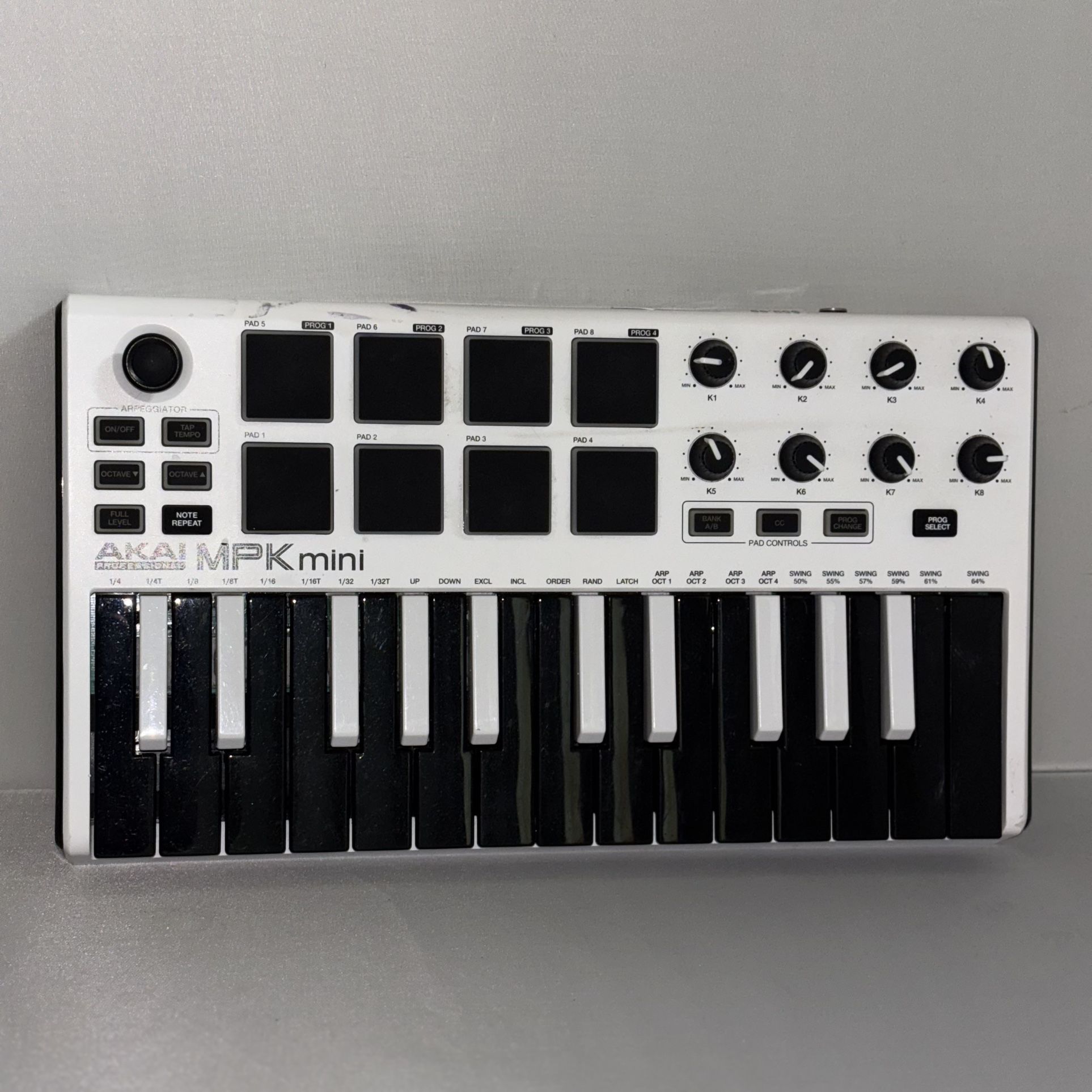 AKAI PROFESSIONAL MPK mini 25 Key Electronic Keyboard Synthesizer