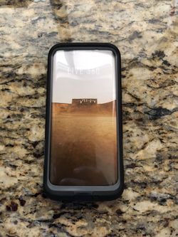 Samsung galaxy 8s Lifeproof case