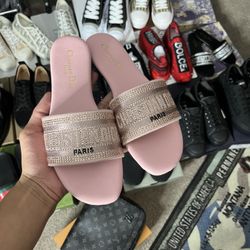Women’s Slides