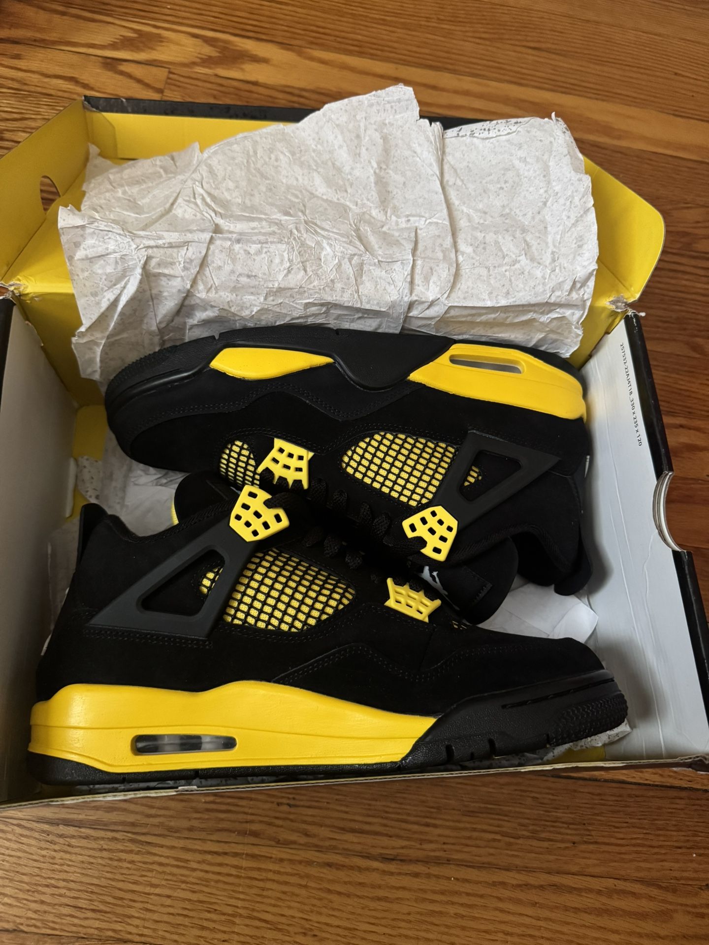 Jordan Retro 4 Thunder Size 9