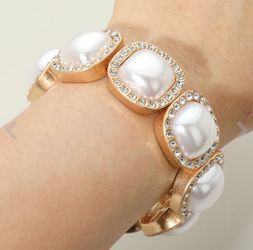PEARL FRAME BEADED BRACELET