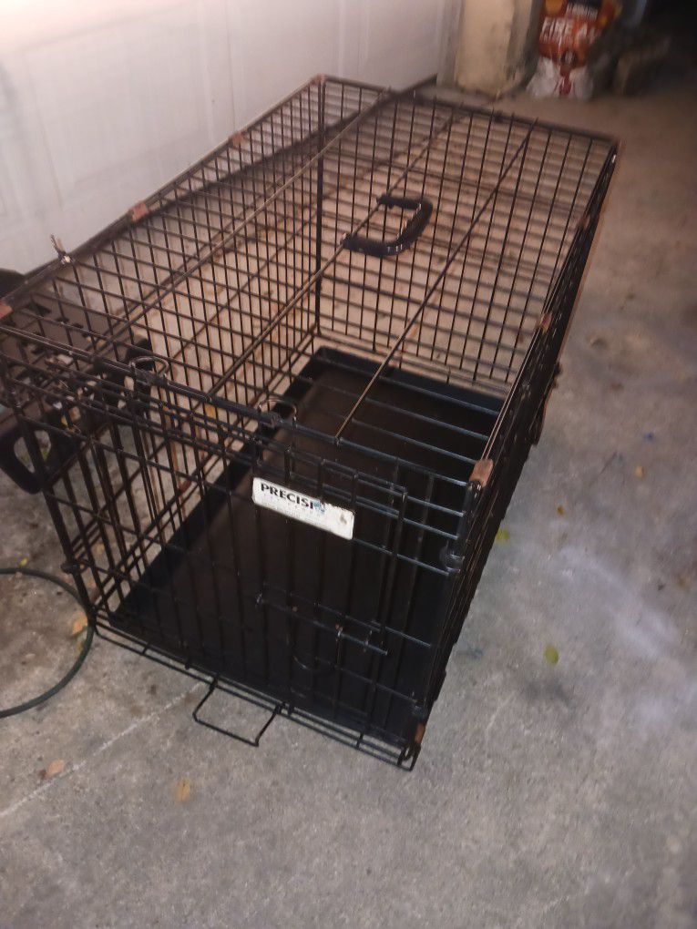 Like New Med Size Pet Crate 32in By 22inht 20 Firm