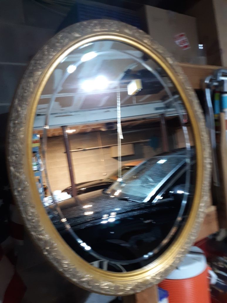 Oval gold mirror