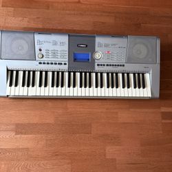 Yamaha PSR-293 Portable 61 Key Digital Keyboard With Power Supply