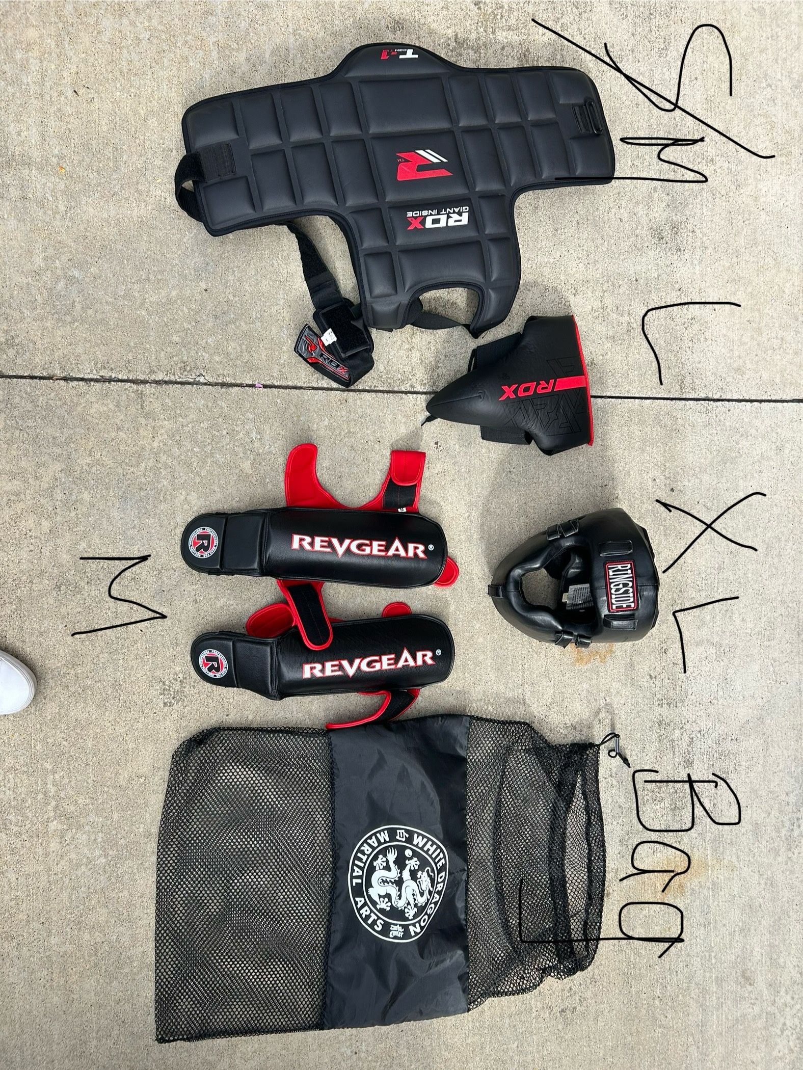 Free!! Sparing Equipment- Perfect For Child Around 4 1/5 Ft Tall