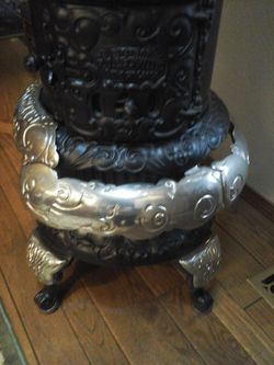 Vintage Round Oak Stove for Sale in Graham, WA - OfferUp