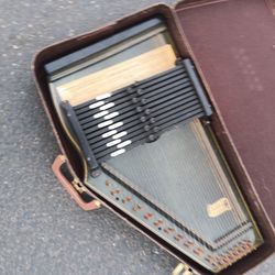 Oscar Schmidt International. Auto Harp. In Fair Condition. For Pick Up Fremont Seattle. No Low Ball Offers Please. No Trades 