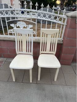 Set of 2 white wood chairs