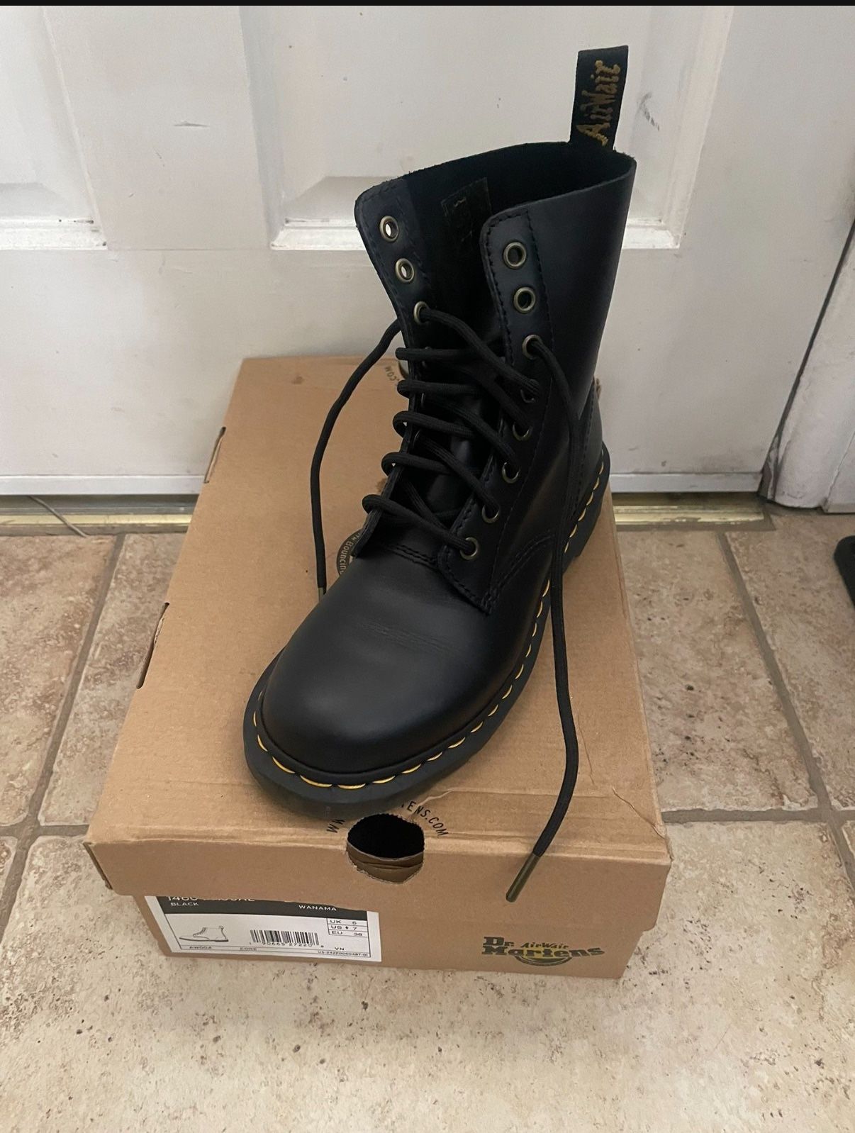 Dr Martens - Black Size 7 Women’s