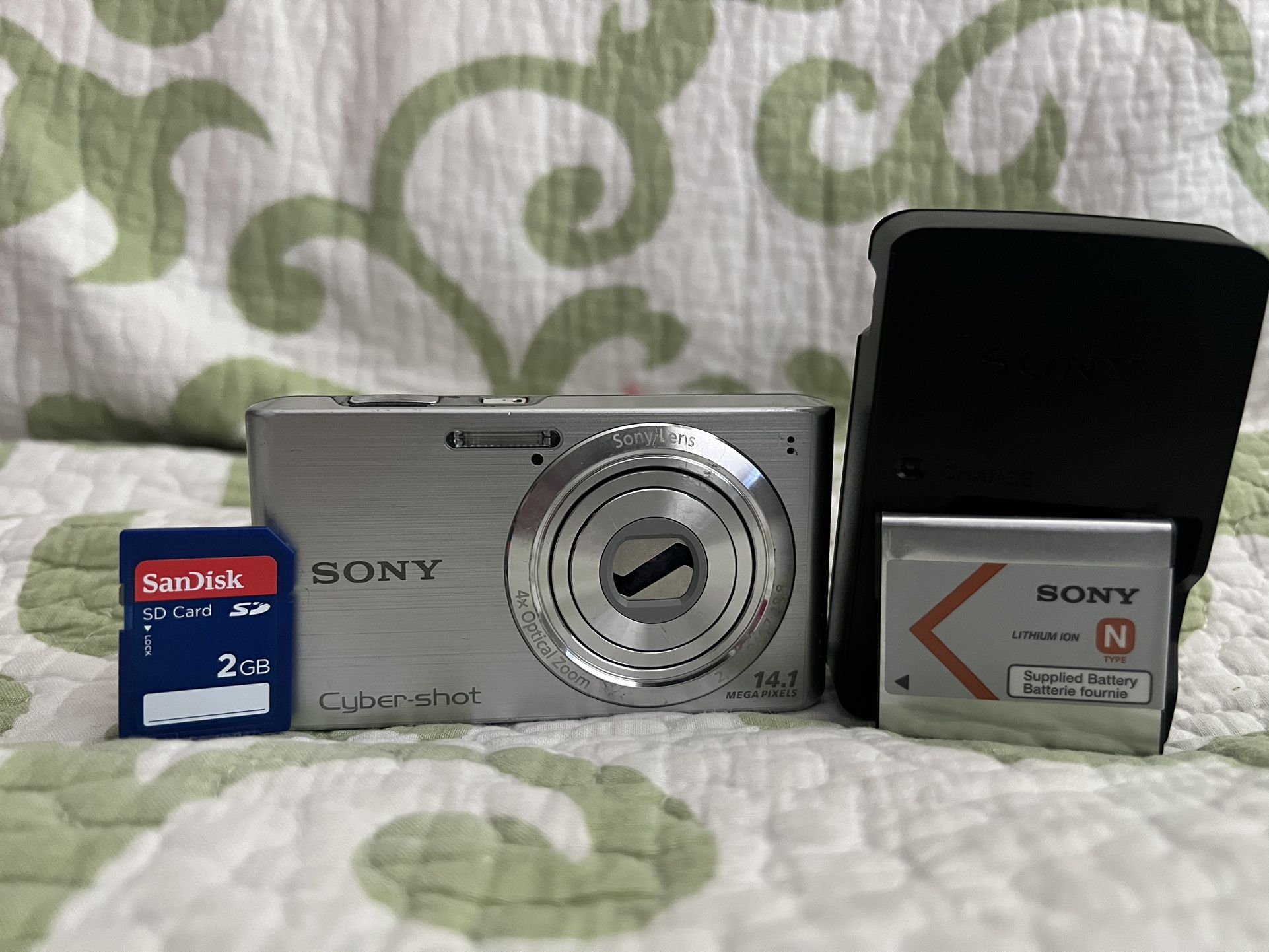 Camera Sony Cyber-shot DSC-W610 14.1MP Digital Camera