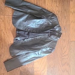 GORGEOUS NEW White House Black Market Sz SMALL Genuine Leather Women Jacket.

Elevate your style with this stunning White House Black Market jacket. 