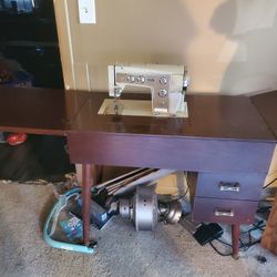 1970's Kenmore Sewing Machine With All Lotssss Of Accessories 