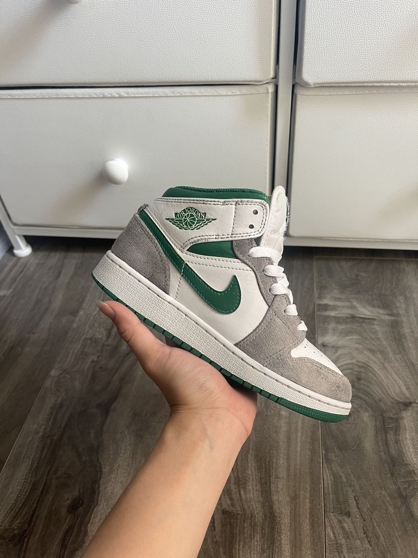 Jordan 1 Mid