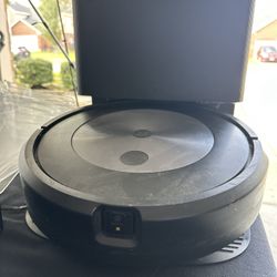 Roomba Vacuum 