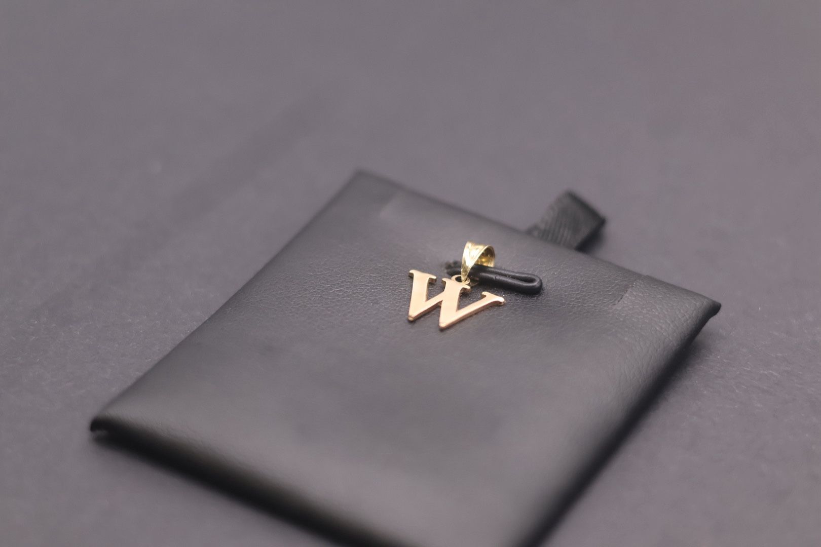 ✨ 14KT Solid Gold “W” Initial Pendant – Elegant & Timeless ✨