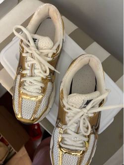 Nike Sneakers White and Gold
