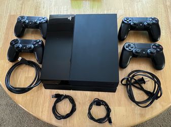 PlayStation 4 (PS4) System w/4 Controllers