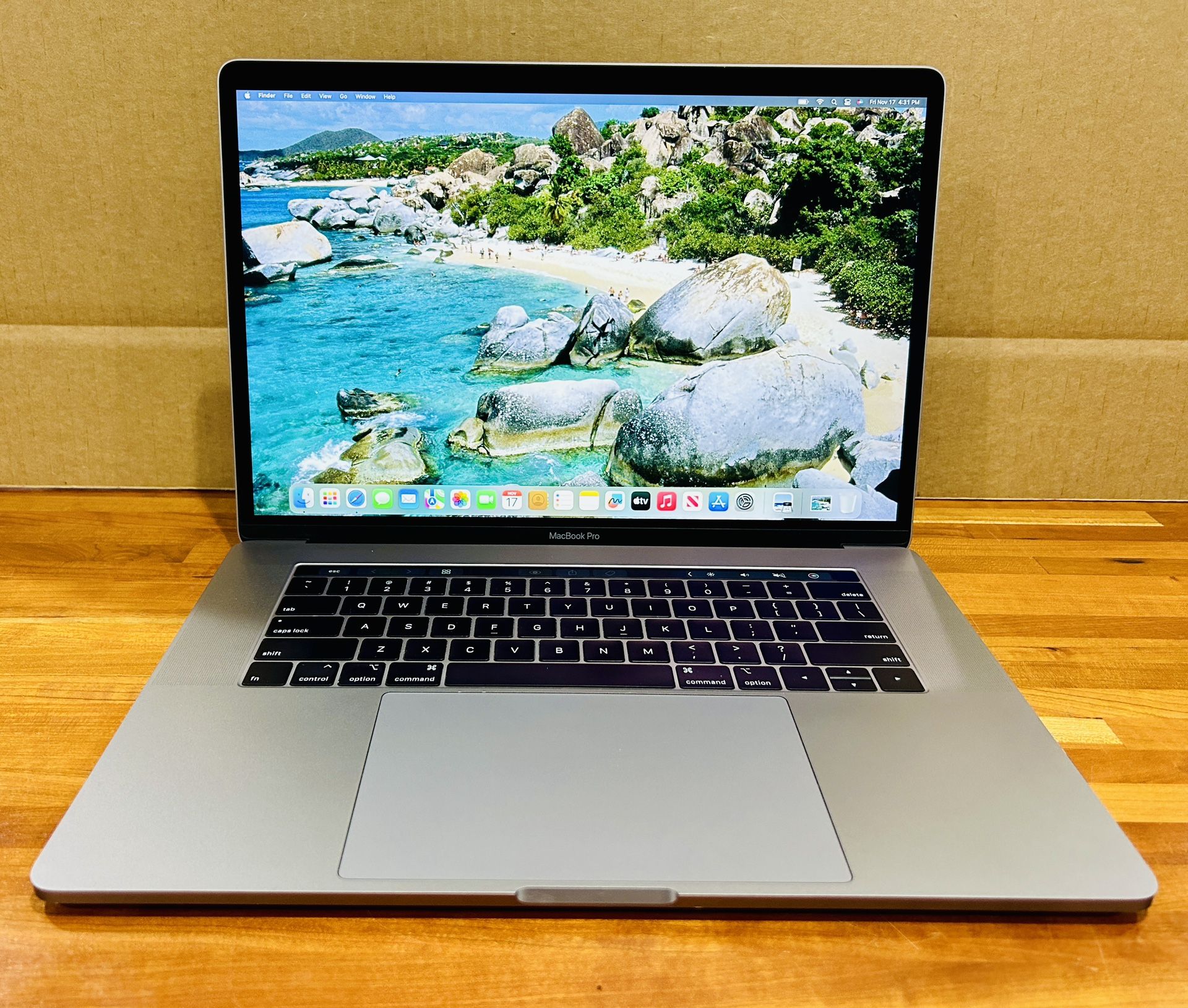 MacBook Pro 2019 15” Core intel core i9 16GB RAM 500GB