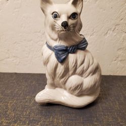 Ceramic cat figurine decor