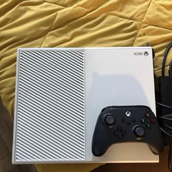 Xbox one With Controller And Wires 