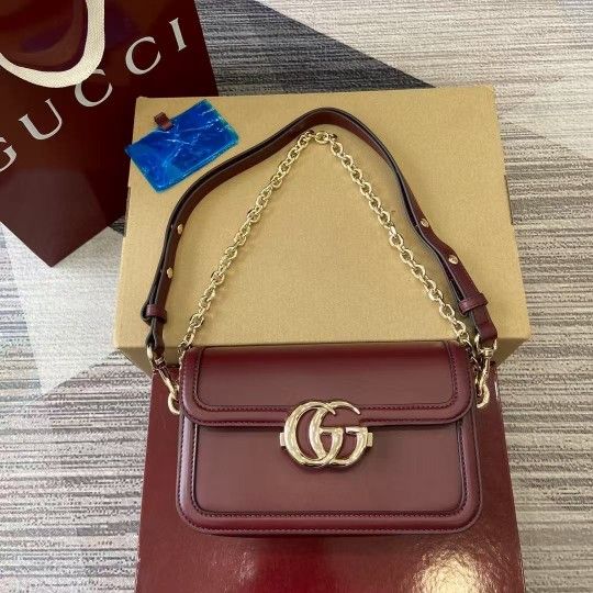 Chic Red Crossbody Shoulder Bag – Elegant & Versatile