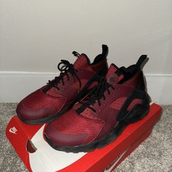 Air Huarache Run Ultra 'Team Red'