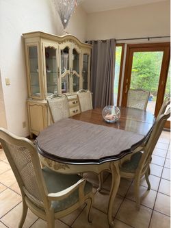 Dining room table and 6 chairs