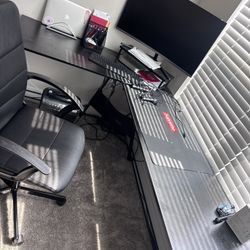 Spacious Desk And Comfortable Chair