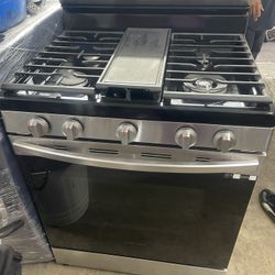 Samsung range 30 Width gas stainless Stove 