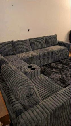 New Sectional Couch with USB Console! Free Delivery 🚚!