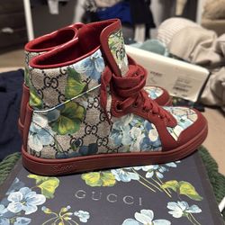 gucci shoes size 7 in Women