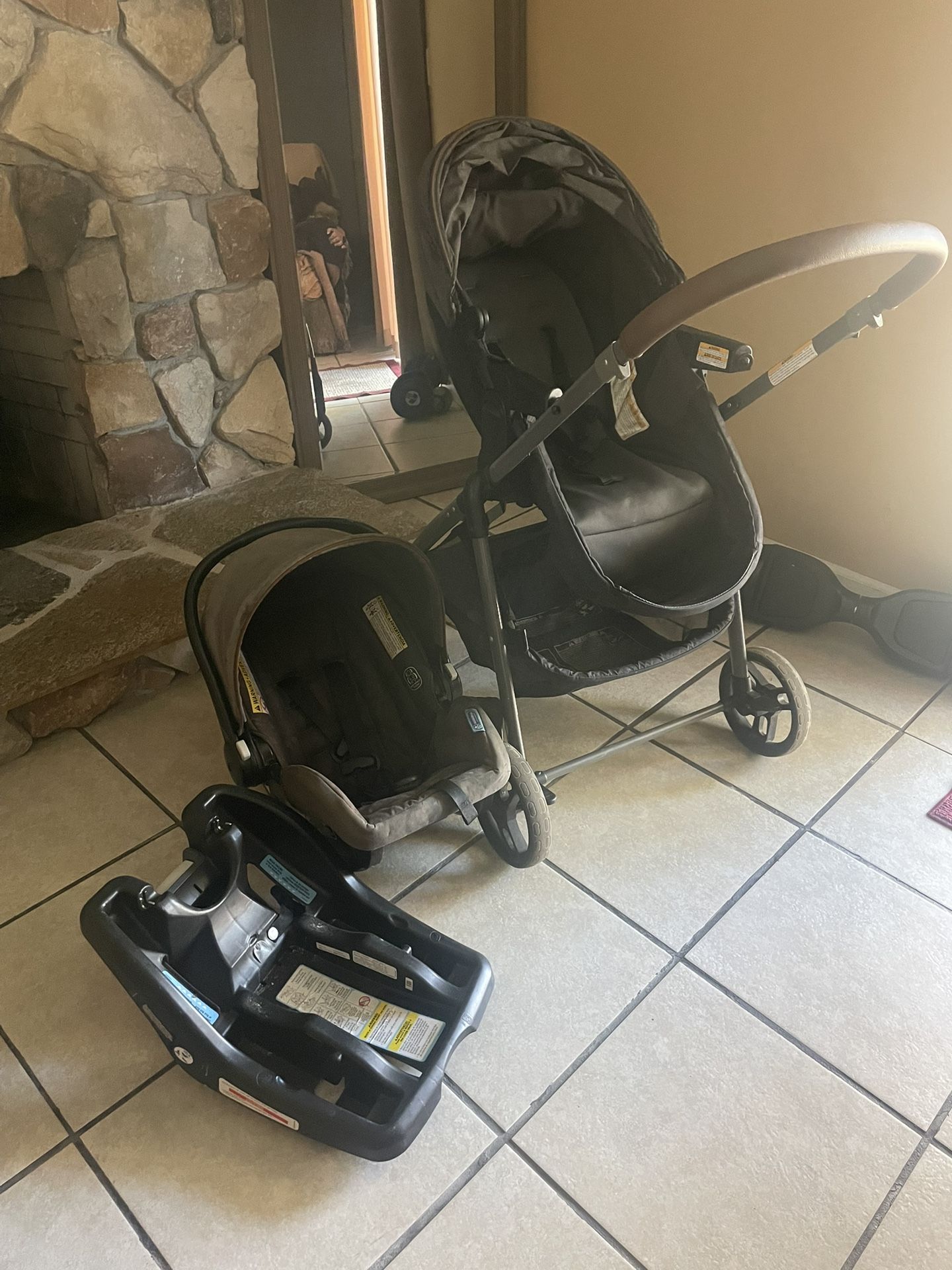Graco Stroller, bassinet, car Seat With Base