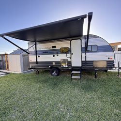 RV 2020 wolf pup limited 20x8  Solar panel installed 