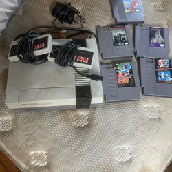 Nintendo Entertainment System With 2 Controllers and 5 Games