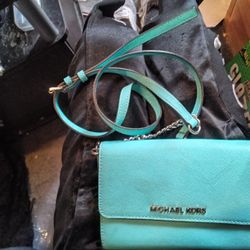 Michael Kors Shoulder Purse (AUTHENTiC)